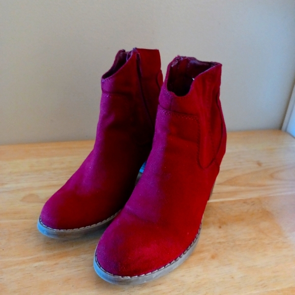 Old Navy Faux Suede Blok Heel Burnt Red Booties Zs.6 - Picture 5 of 10